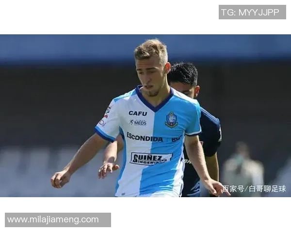 奥伊金斯与圣地亚哥漫游者的精彩对决揭示足球战术与团队精神的较量